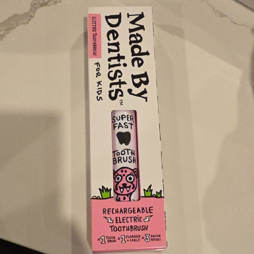 Brand New Sealed Made By Dentists Kids Electric Toothbrush With Extra Brushheads